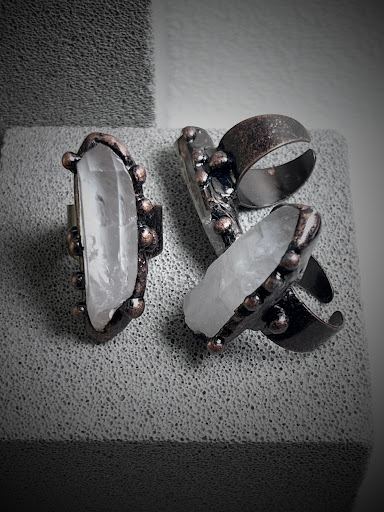 Title 3, Retro Style Natural White Crystal Point Rough S...