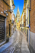  An alleyway in Toledo leads on to the cathedral.   