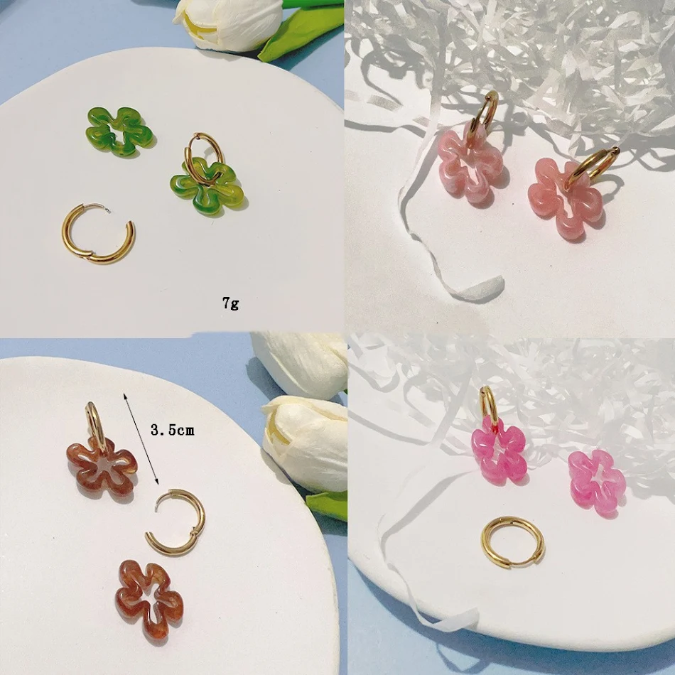 18K Goud Candy Color Bloemen Titanium Stalen Oorbellen, een stijlvol accessoire dat elke outfit opleukt met vrolijke kleuren.
