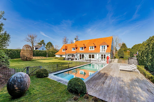 Villa with pool and terrace 2