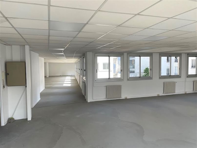 Location  locaux professionnels  700 m² à Paris 13ème (75013), 17 699 €