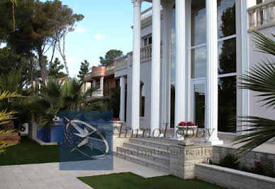 Villa with pool 16