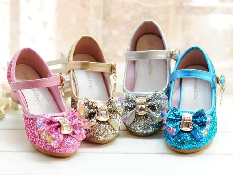 Sapatos de salto alto para meninas, estilo princesa com cristais, ideais para crianças médias e grandes. Conforto e elegância.