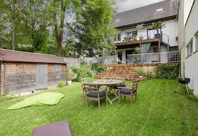 House with garden and terrace 2