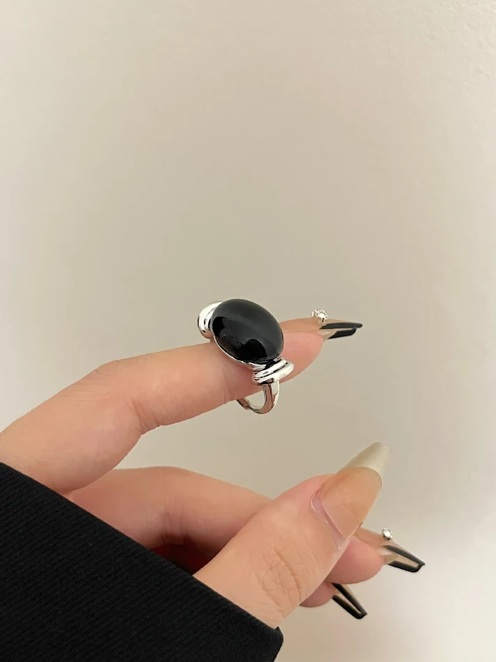 Bague Double Rétro Française en Agate Noire pour Femme, Métal Haut de Gamme, Luxe Léger et Tendance, Anneau Jumeau pour un Style Chic