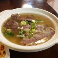 清真中國牛肉麵館(信義A8店)