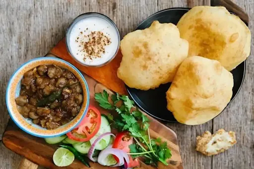 Paneer Chole Bhature [3 Plates, 6 Bhature]