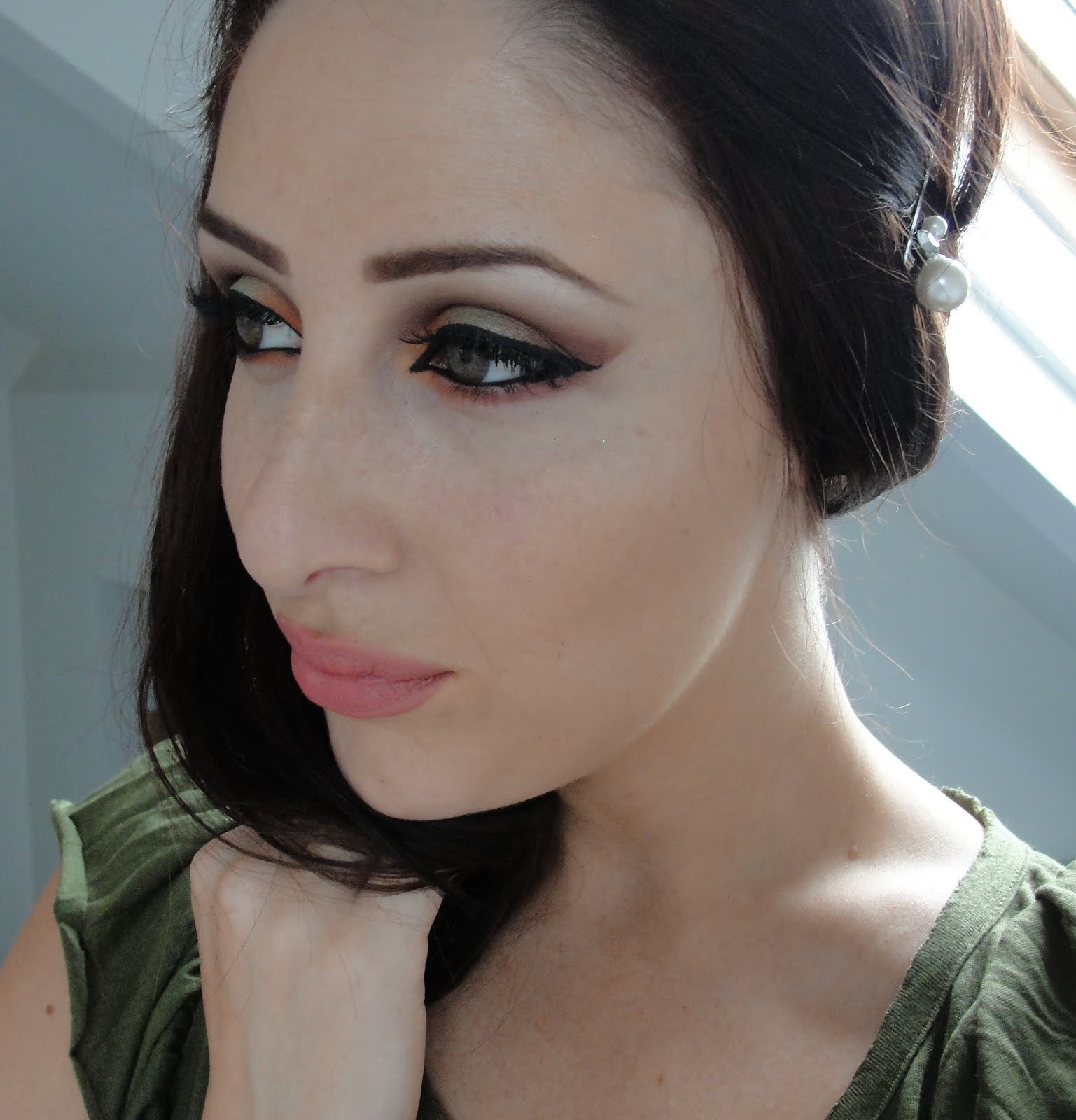 a cute Arab eye make-up,