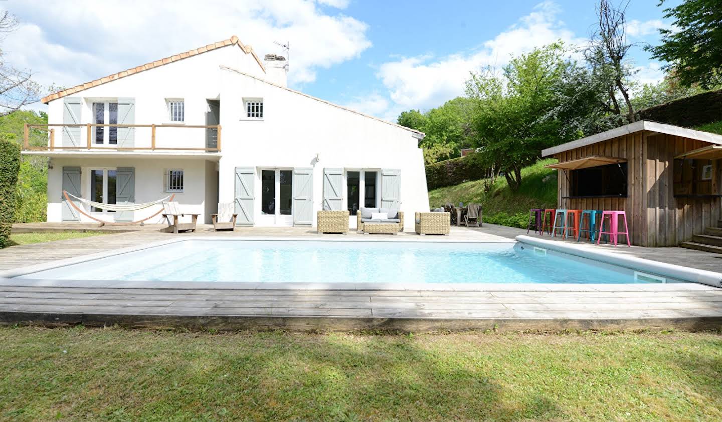 House with pool Carignan-de-Bordeaux