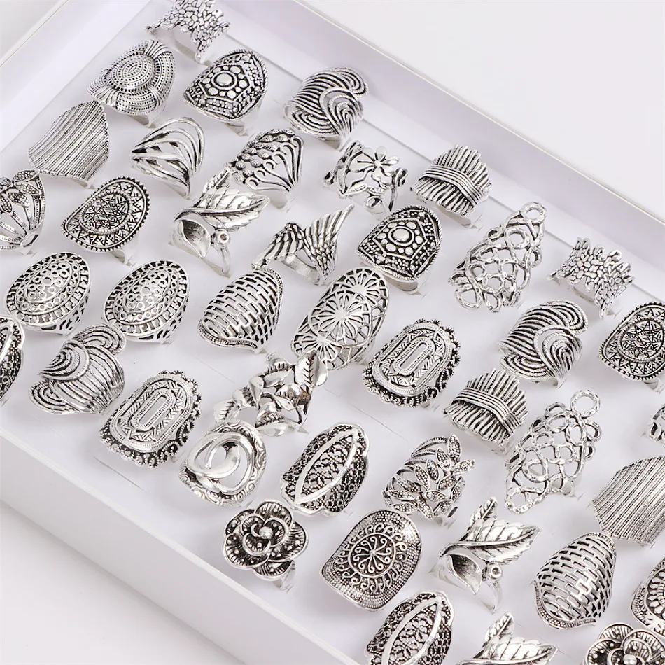 Bague Rétro Personnalisée pour Femme, Plaqué Argent. Un bijou unique pour elle. Cadeau idéal et original. Style vintage, personnalisation.