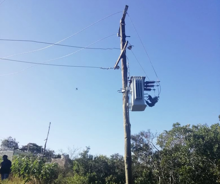 When municipal workers attempted to remove the transformer and take it back to the municipality, Igoda residents allegedly tried to prevent them from doing so.