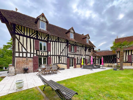 Property with pool and garden 3