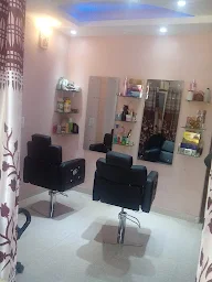 Aasim Look Saloon photo 1