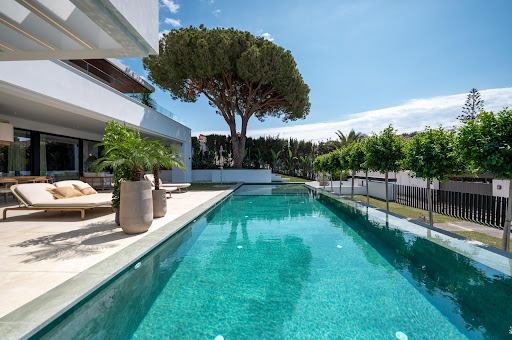 Villa with pool and terrace 4