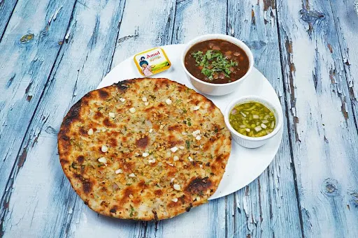 Mungi Dal Garlic Kulcha