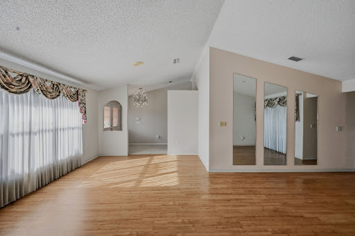 Maison avec piscine et jardin 5