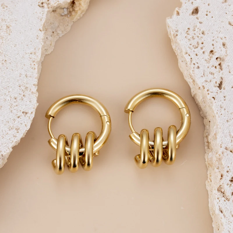 Titanium stalen oorbellen, goudkleurig, ster maan bal, roestvrij staal, schattig en duurzaam. Perfect voor een stijlvolle look.