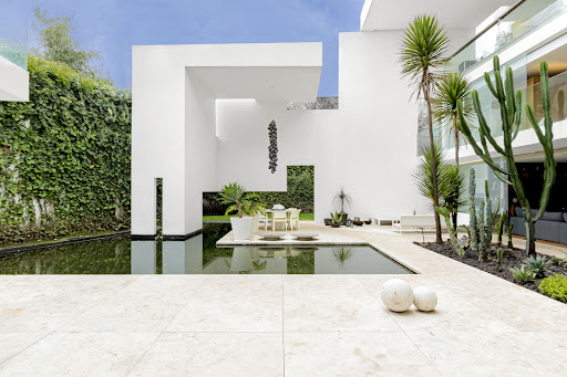 Appartement avec terrasse et piscine 1