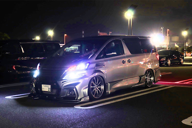 ヴェルファイアの集まり参加・関東アルヴェル軍団・イベント前日はしっかり眠ろう😅・台風に気をつけて下さい・某駐車場でパシャッ📷✨に関するカスタム事例の投稿画像3枚目