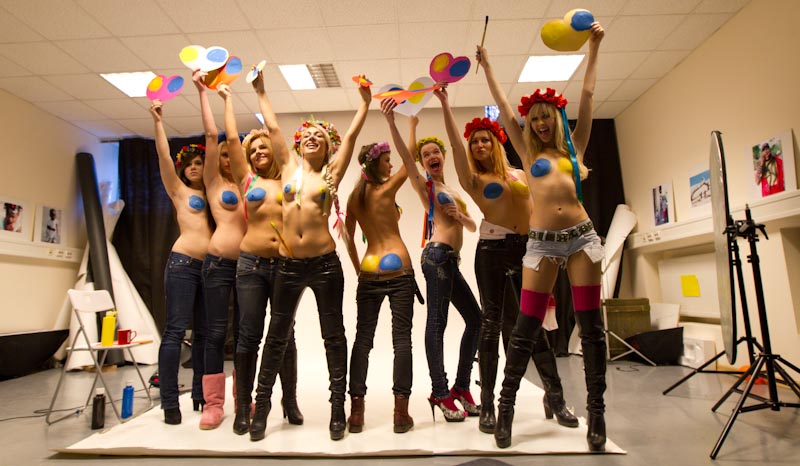 Валентинки от Femen 