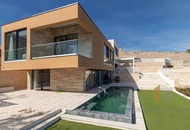 House with pool and terrace 4