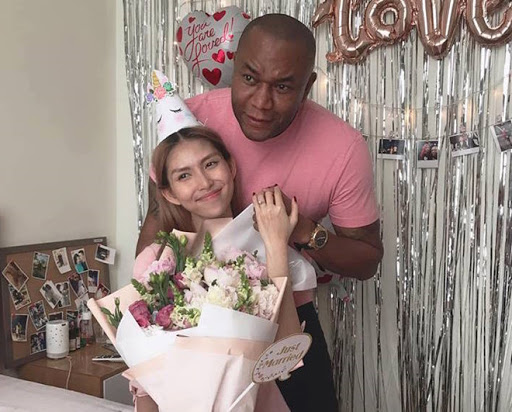Thùy Dương được bạn trai cầu hôn trong tiệc sinh nhật