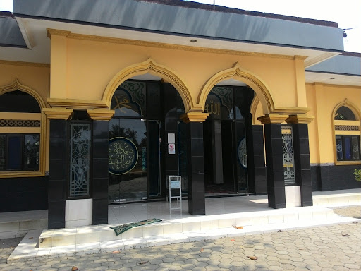 masjid di pinggir kali