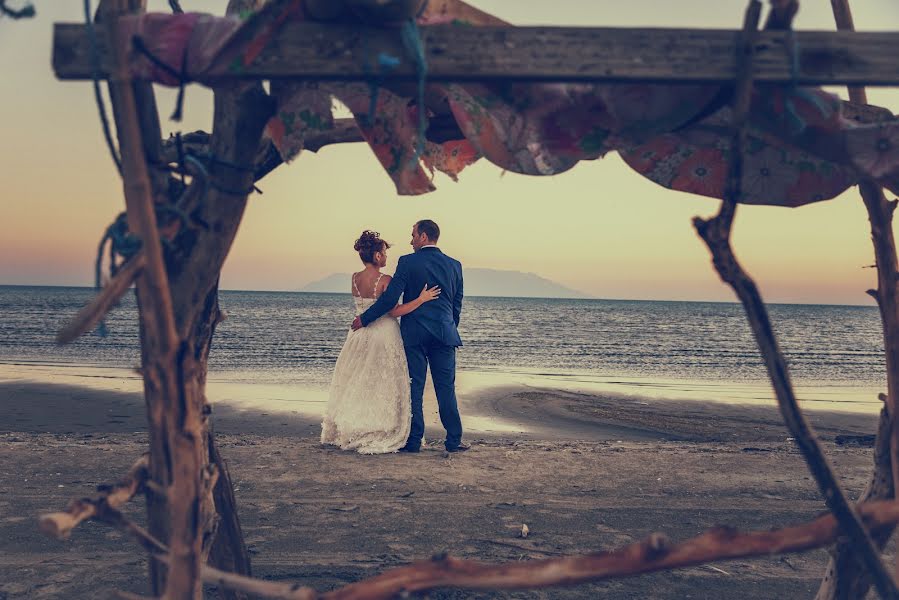 Wedding photographer Stauros Karagkiavouris (stauroskaragkia). Photo of 18 August 2017