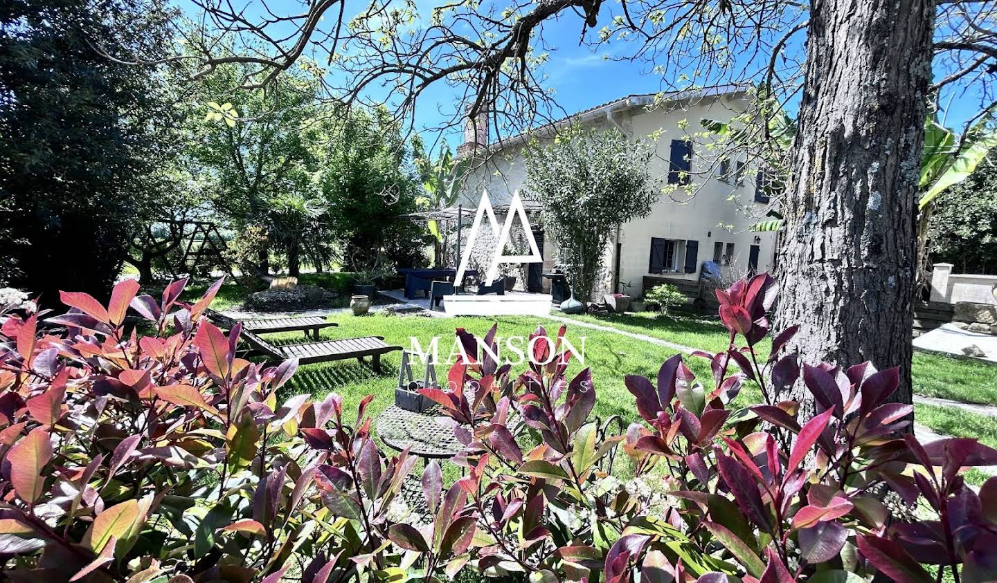 House with pool and garden Parempuyre