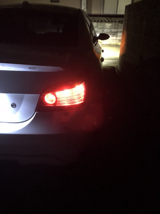 5シリーズ セダンのテールライト交換・E60・ファイバーLEDテール・スモークテールに関するカスタム事例の投稿画像2枚目