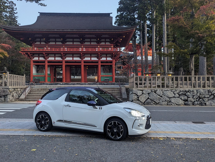 DS3 カブリオの高野山までドライブ・早朝撮影・真言密教の聖地・紅葉と愛車・紅葉に関するカスタム事例の投稿画像4枚目