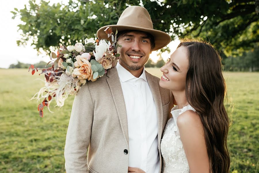 Fotografo di matrimoni Vladlena Kuzmina (vladlenakuzmina). Foto del 6 aprile 2020