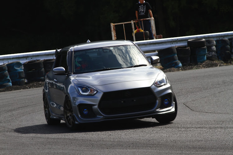 スイフトスポーツのZC33Sに関するカスタム事例の投稿画像1枚目