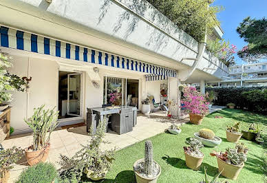 Seaside apartment with terrace 2