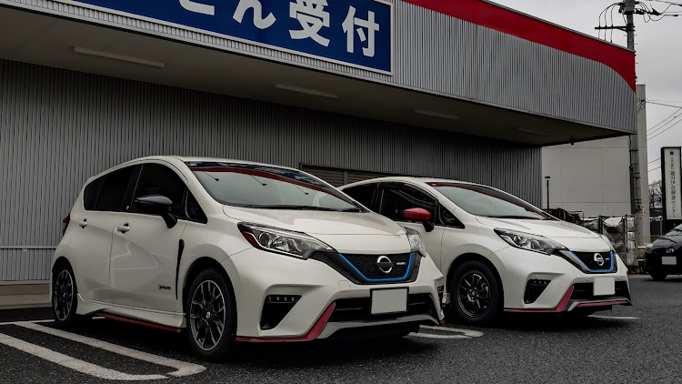 ノートのnote e-power nismo・コラボショット・ルーテシアはフジツボ製チタンマフラー・今日はルーテシアに乗れなかった・マフラーエンド買おうかなぁに関するカスタム事例の投稿画像3枚目