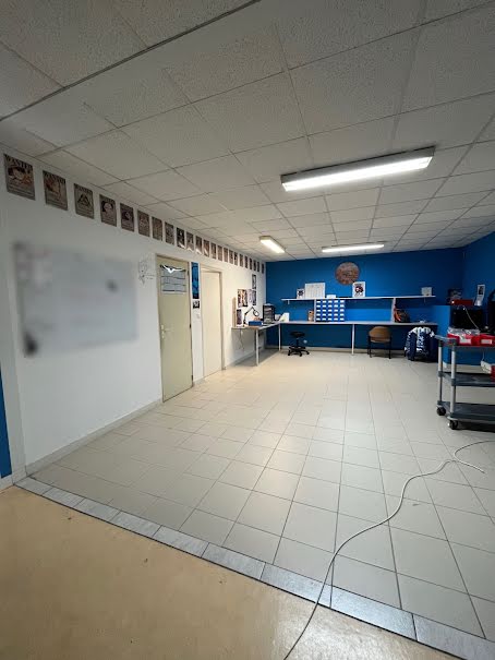 Location  locaux professionnels  200 m² à Niort (79000), 2 000 €