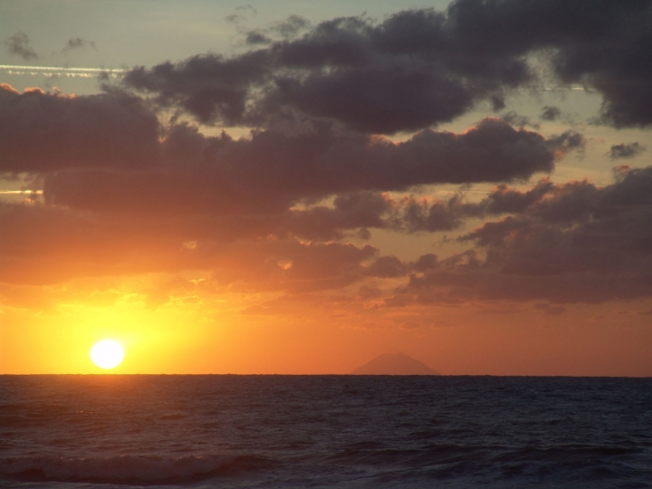 Tramonto vicino il vulcano di ilariadragone