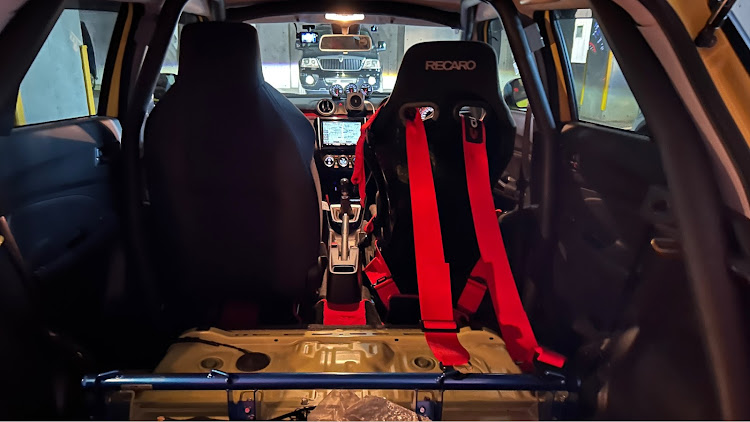スイフトスポーツの軽量化・軽量化は無くすコトからに関するカスタム事例の投稿画像1枚目