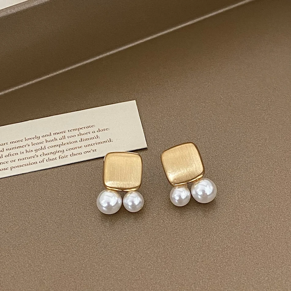 Naušnice od brušenog metala, vintage jednostavne klipse, elegantne i diskretne, idealne za svakodnevno nošenje, lagane i moderne.