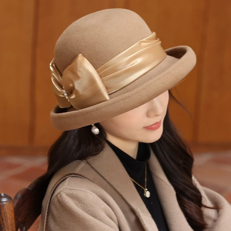 Bob en laine rétro automne hiver assorti à tout. Chaud et élégant, il complète parfaitement n'importe quelle tenue, idéal pour l'hiver et un look tendance.