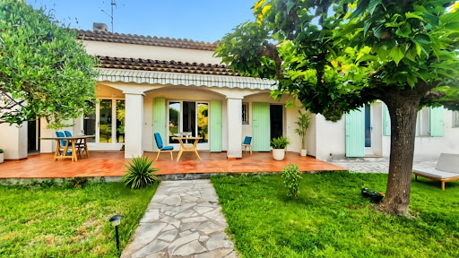 Villa avec piscine et jardin 4