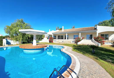 Villa with pool 2