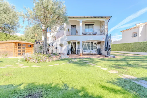 Villa avec piscine et terrasse 1