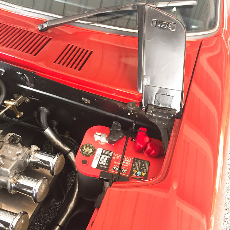 フェアレディZの240zg・s30z・旧車・バッテリーに関するカスタム事例の投稿画像4枚目