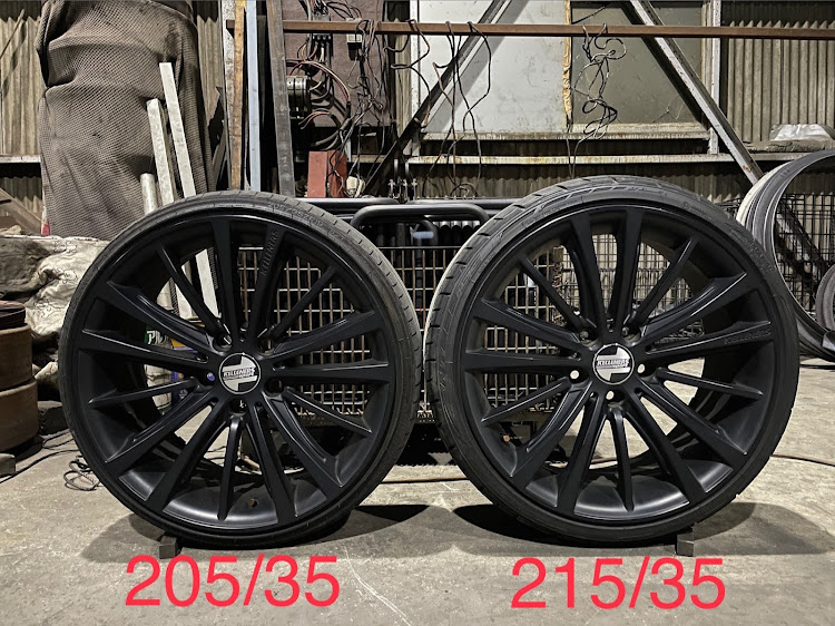 ミニ クロスオーバーのMINI R60・CROSSOVER・Formula AERO SPOKE・おかえり相棒に関するカスタム事例の投稿画像5枚目