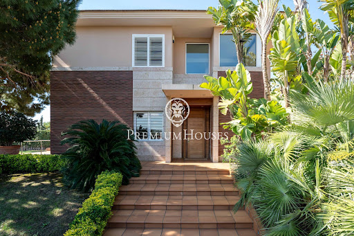 House with pool 3