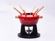 Fondue pot .