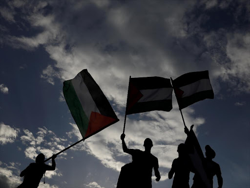 Palestinians living in Greece wave Palestinian flags while standing on a police bus during a demonstration outside the US embassy against the killing of Palestinian protesters on the Gaza-Israel border and the US embassy move to Jerusalem, in Athens, Greece, May 15, 2018. /REUTERS