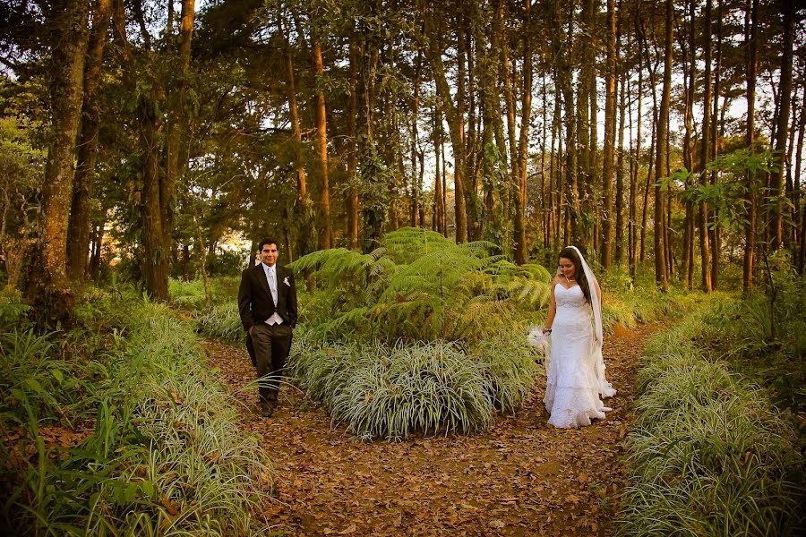 Fotografo di matrimoni Roberto Luna (robertoluna). Foto del 13 aprile 2016