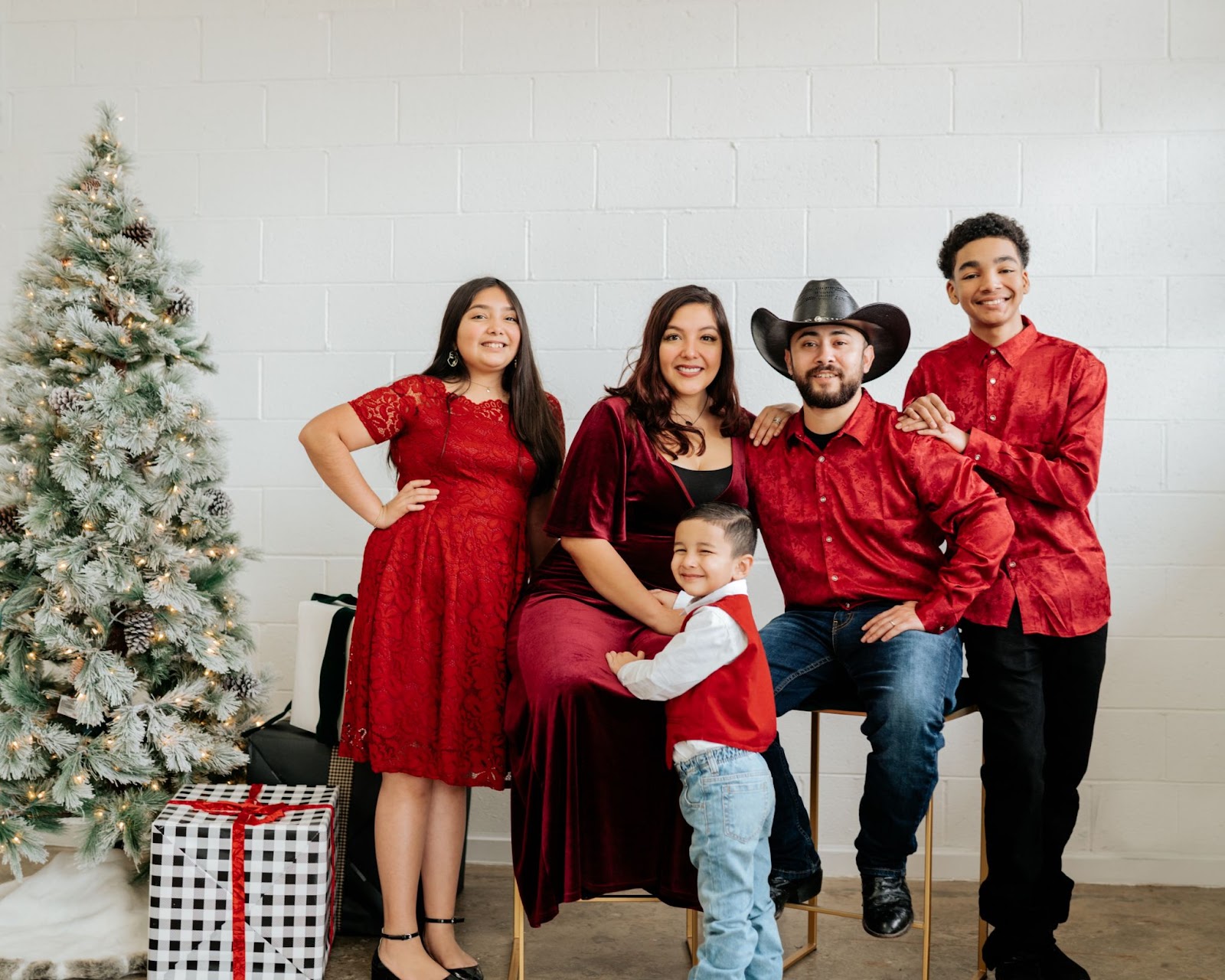 Hiring a local photographer for those Christmas pictures should be every families once in a year event